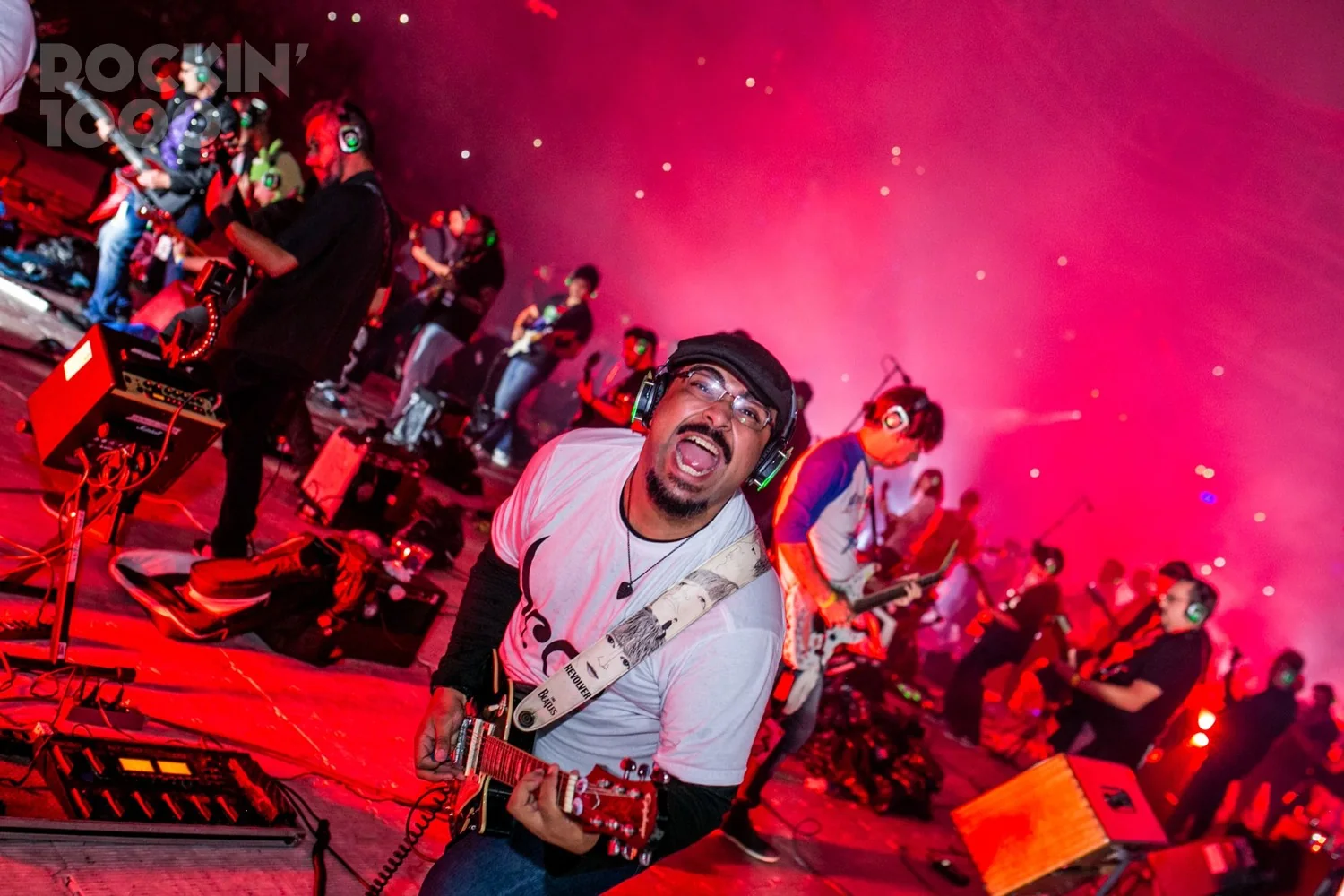 Junior Oliveira se apresentando no Rockin' 1000